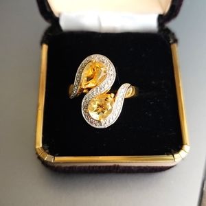 Elegant Gold and Silver Women's Ring